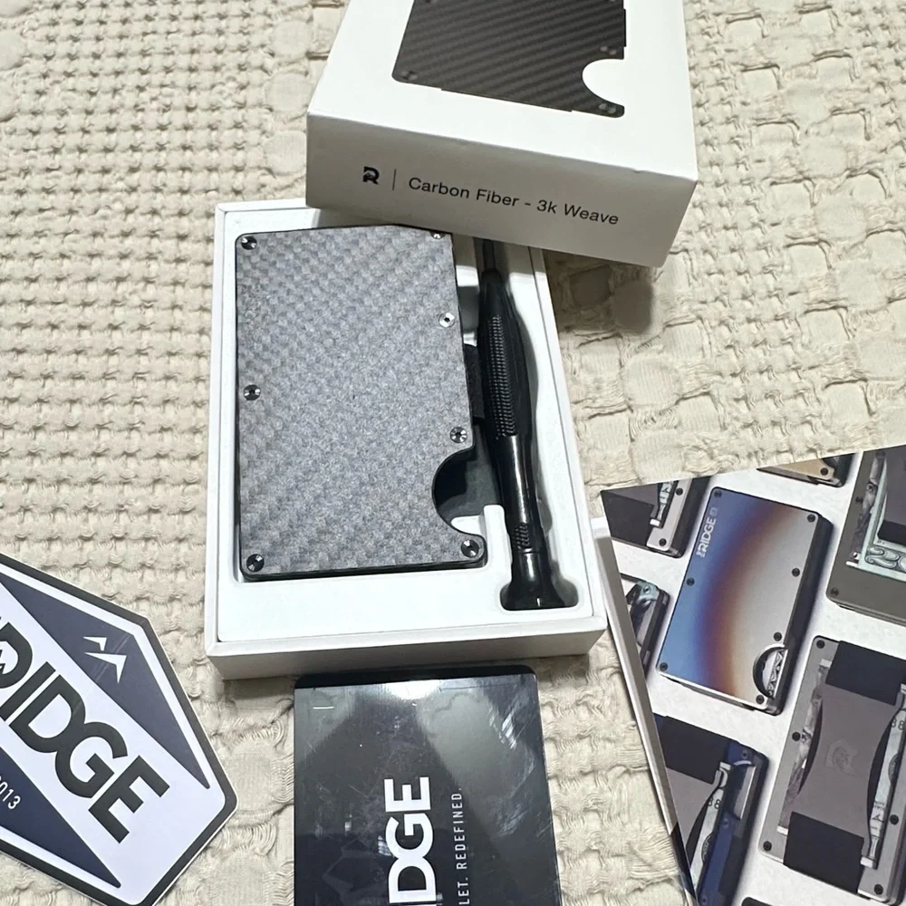 Ridge Carbon Fiber Wallet 3k weave and air tag money clip** carbon fiber